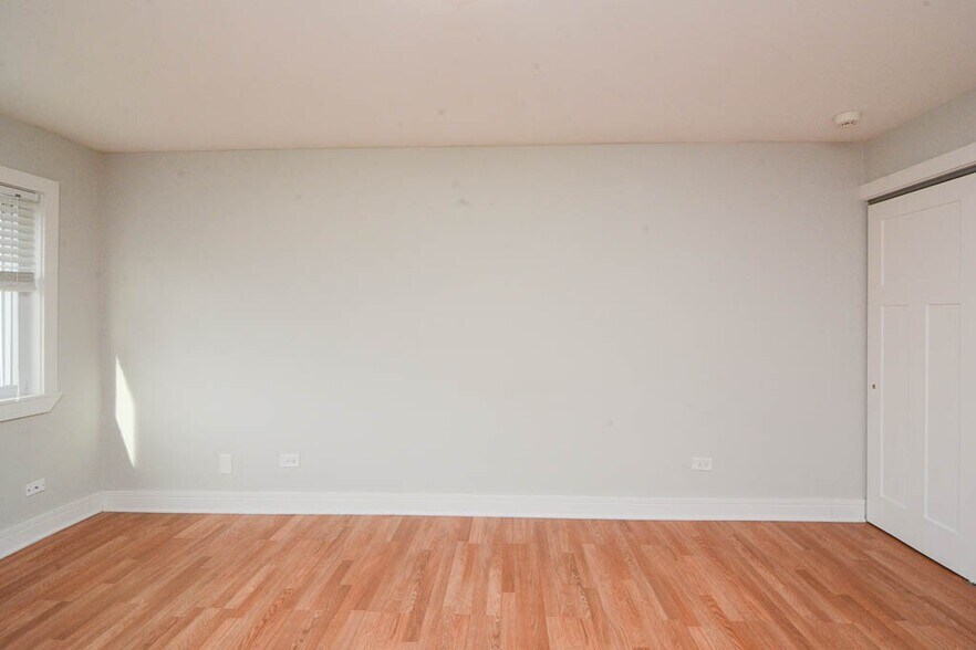 Building Photo - 699 Elm Pl