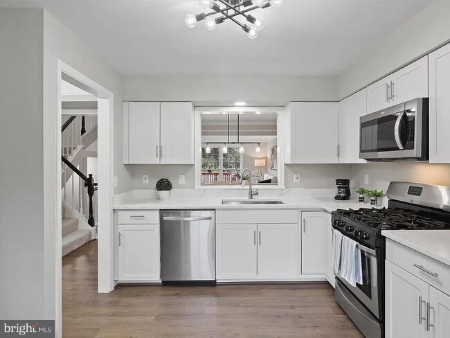 Building Photo - 43485 Plantation Terrace