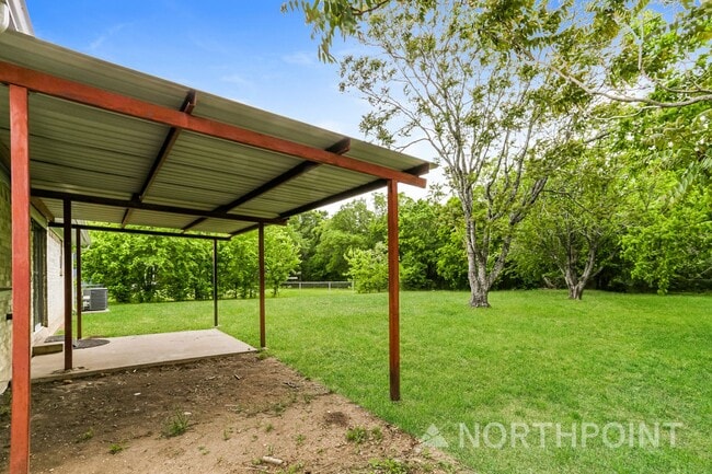 Building Photo - Mesmerizing Single Family Home | 3 BR/1.5 BA | 1-Car Covered Parking | Front and back yard!