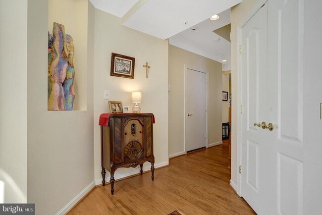 Building Photo - 5257 Bessley Pl