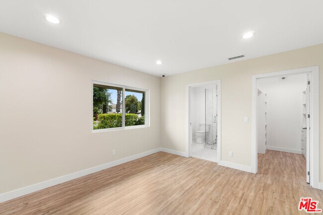 Building Photo - 17633 Nordhoff St