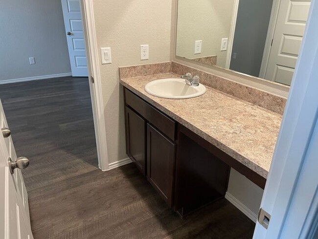 Building Photo - Prize-Winning Special! | $500 Move-In Credit on a 4-Bed, 2.5-Bath Home in Saint Hedwig