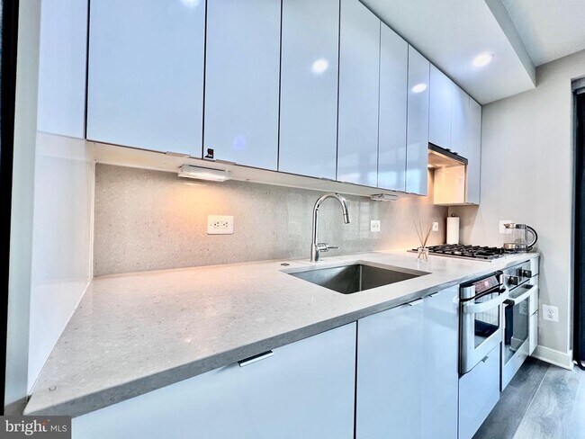 Building Photo - 1311 13th St NW