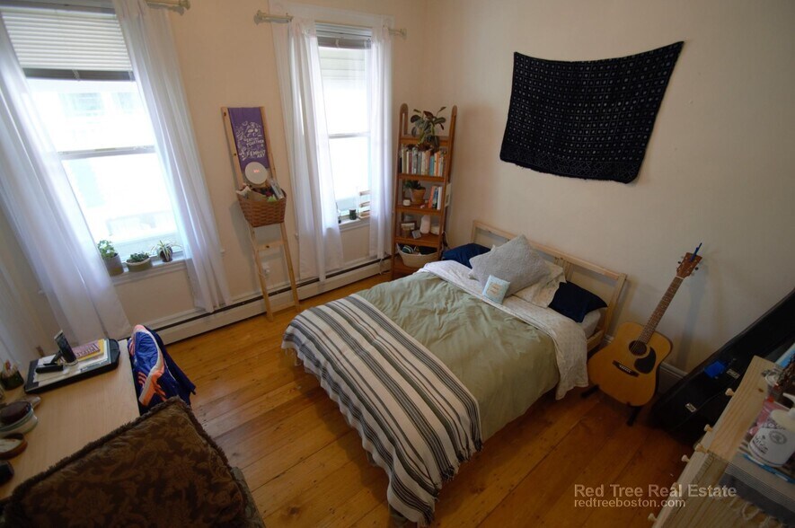 Building Photo - 48 Green St