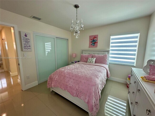 Building Photo - 5020 SW 154th Ave