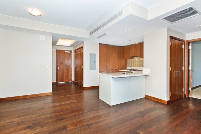 Building Photo - 1555 Kapiolani Blvd