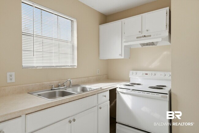 Building Photo - 6415 Schoel Ln