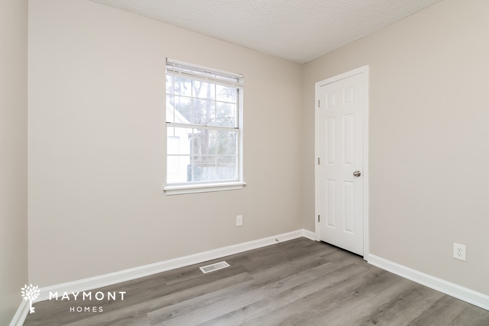 Building Photo - 208 Salusbury Ln