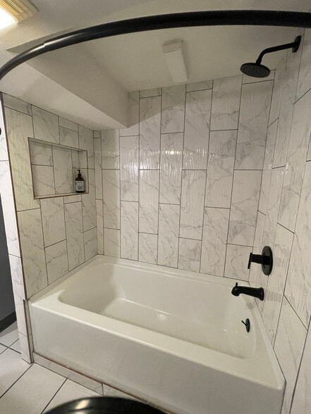 Building Photo - 4031 N Austin Ave