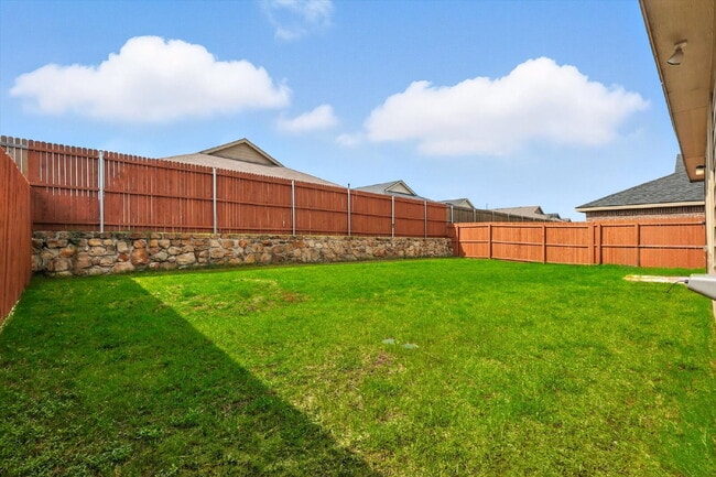 Building Photo - 1-story, 3 Bedrooms, 2 Bathrooms. Master's bedroom with ensuite bathroom and roomy walk-in closet