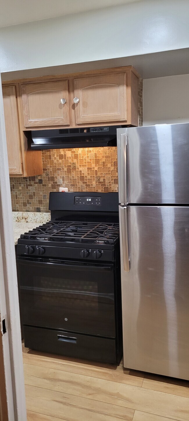 Building Photo - 1248 16th St NE