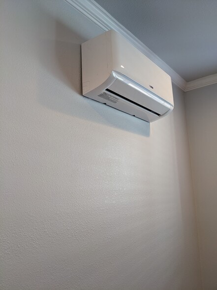 Building Photo - 768 Easton Ave