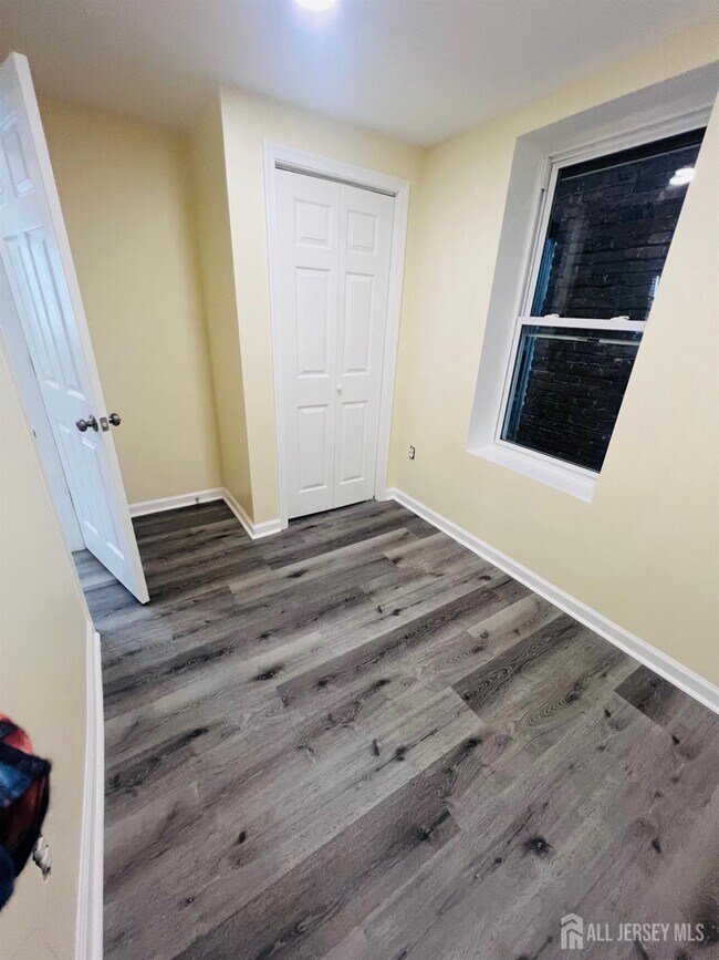 Building Photo - 362 Lawrie St