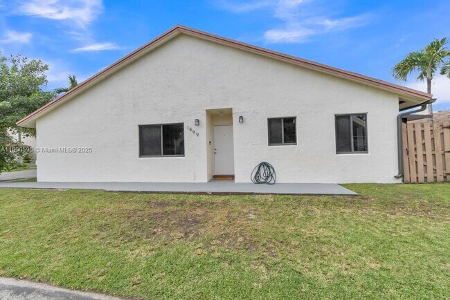 Building Photo - 1499 Yellowthroat St