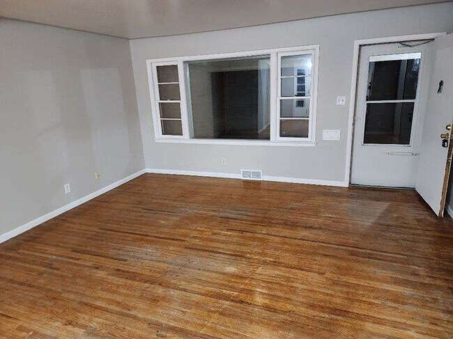 Building Photo - 2109 S Parkwood Ln