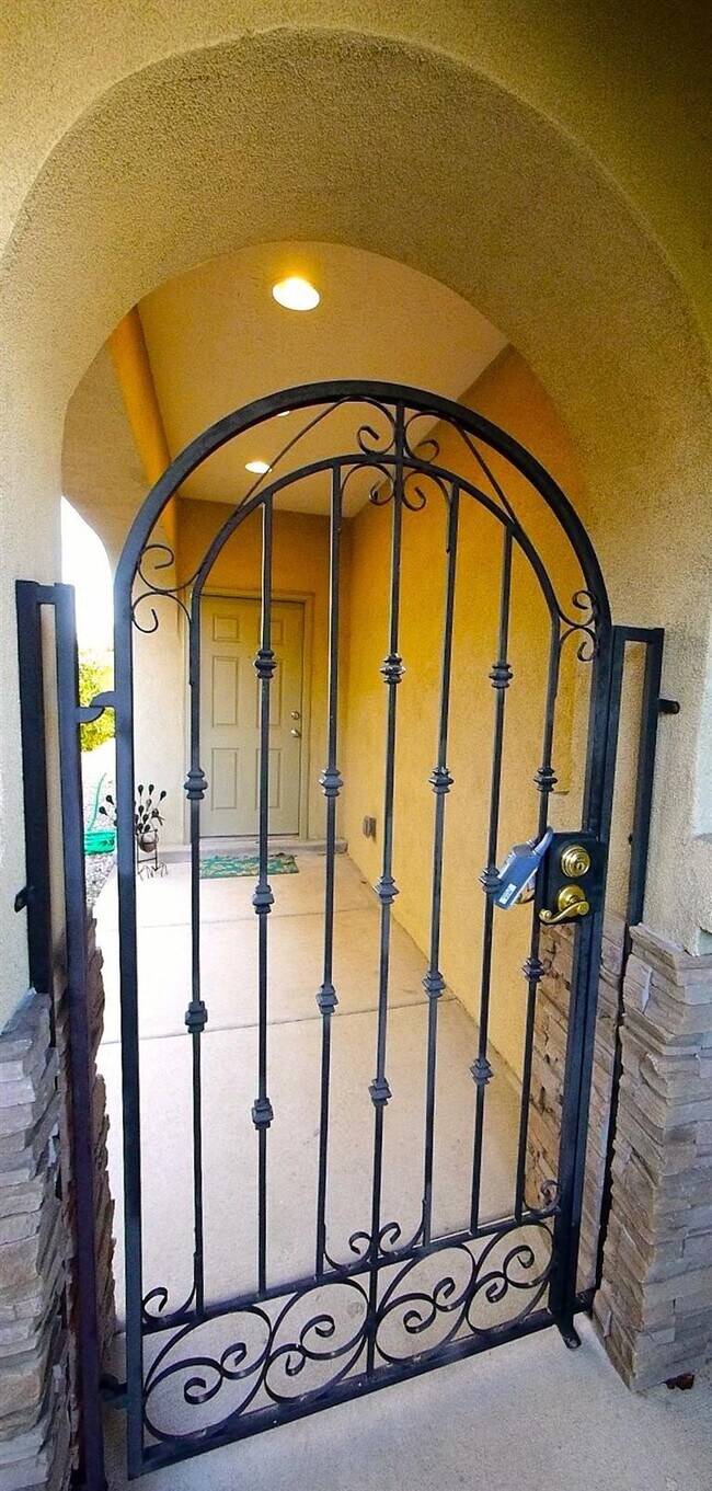 Building Photo - 12504 Woodland Ave NE