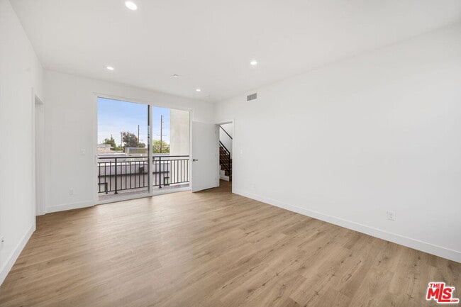 Building Photo - 11255 Hatteras St