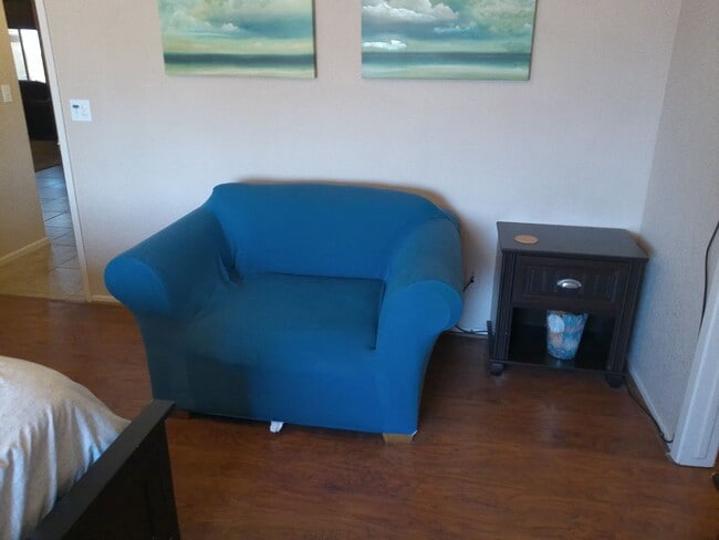 Building Photo - Seasonal  available Sept 1, 2025 to April 30,2026