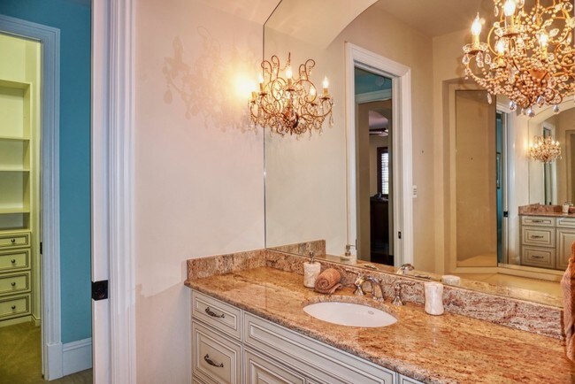 Building Photo - 1363 Oceanview Dr