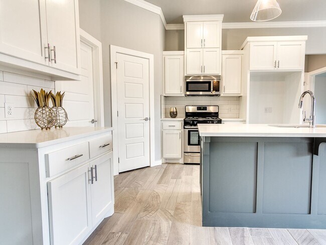Building Photo - Modern Home in Edmond Schools - 4 bedrooms...