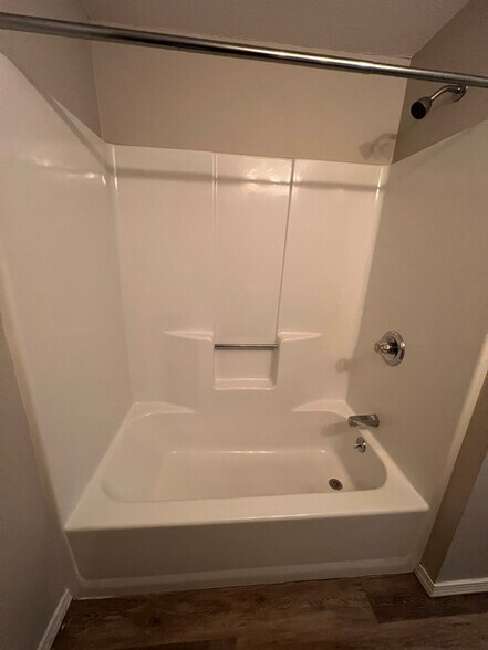 Building Photo - 56 Hall St