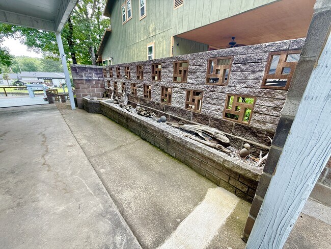Building Photo - 173 Barbary Rd