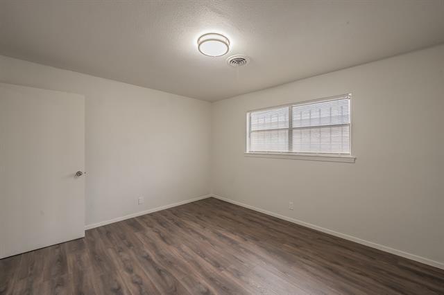 Building Photo - 2021 Glen Haven Dr