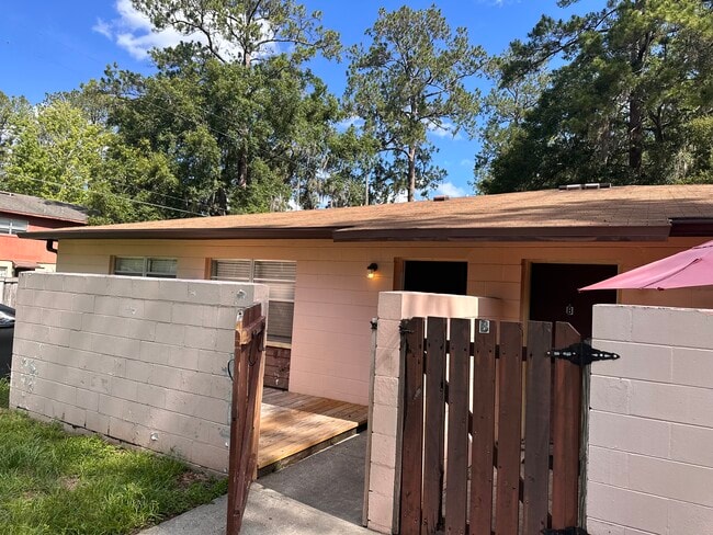 Building Photo - 3700 SW 29th Terrace