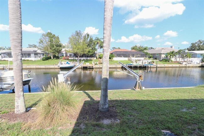 Building Photo - 4 Casa Rio Dr