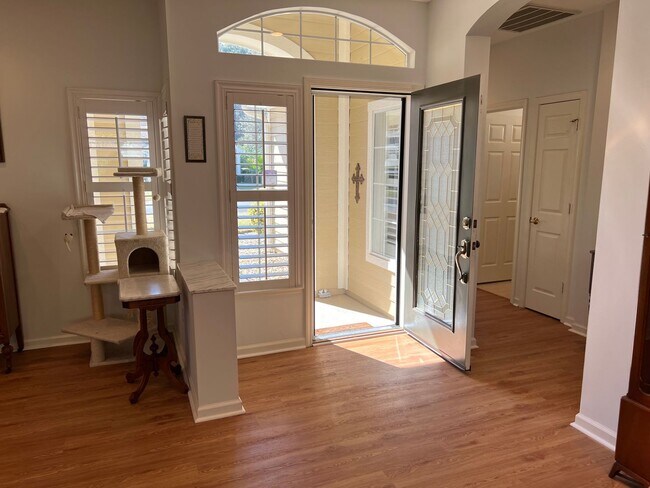 Building Photo - Two-Bedroom, Two-Bath Unfurnished Home in Sun City