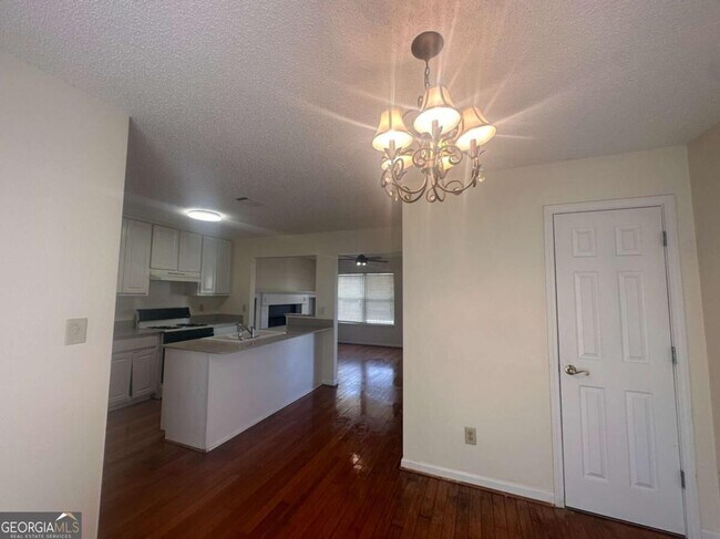 Building Photo - 839 Tramore Dr