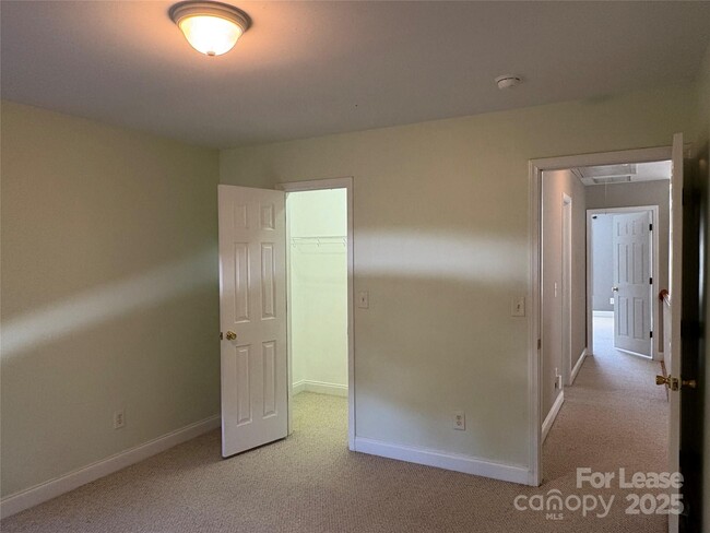 Building Photo - 118 Middleton Pl