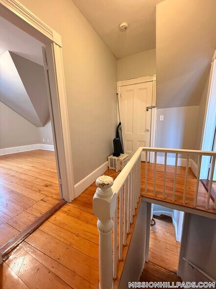 Building Photo - 75 Munroe St