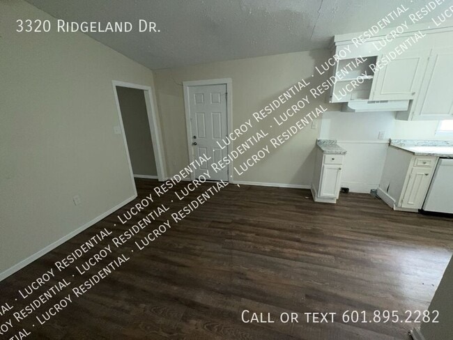 Building Photo - 3320 Ridgeland Dr