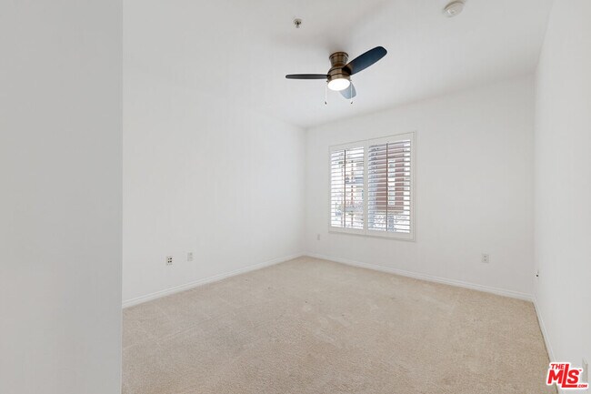 Building Photo - 6020 S Seabluff Dr