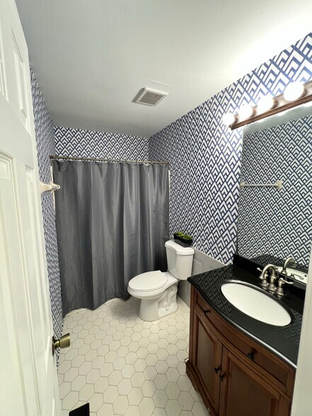Building Photo - 1240 Shady Oak Trail