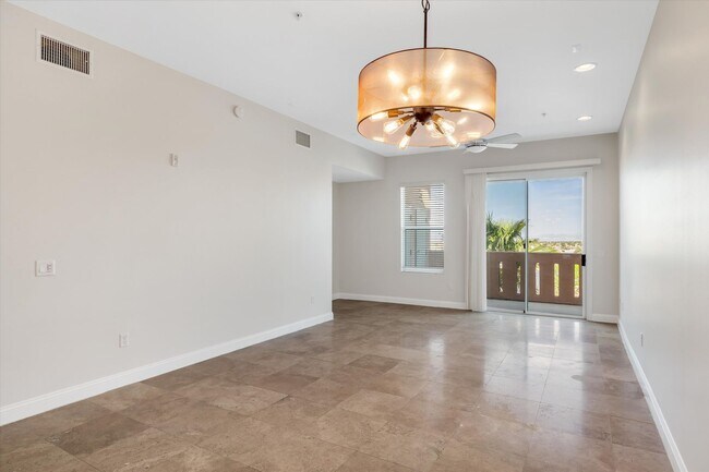 Building Photo - WHY RENT A HOUSE WHEN YOU CAN HAVE A PENTH...