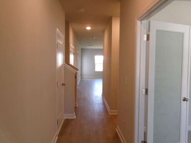 Building Photo - 3 bedroom, 3 bath townhome in Blue Heron Retreat