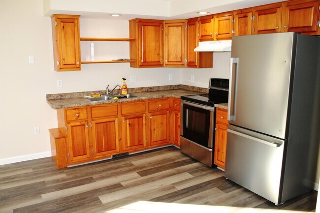 Building Photo - 57 S Mast St