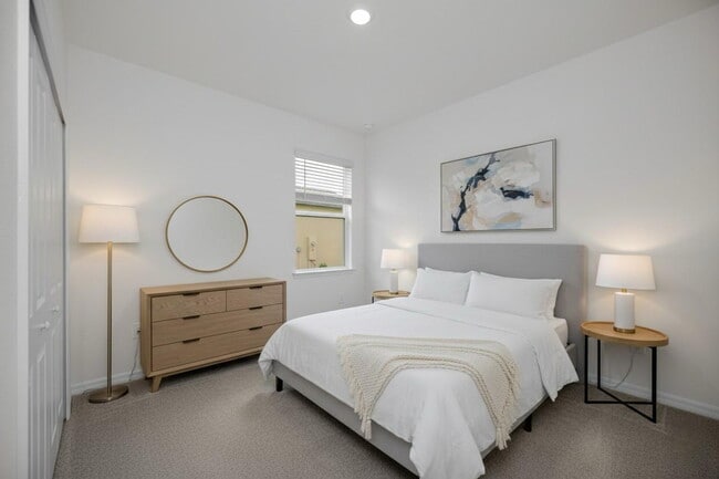 Building Photo - Beautifully Designed Villa in Angeline – Modern, Easy Florida Living