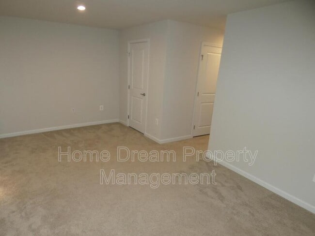 Building Photo - 6304 Crittenden Ln