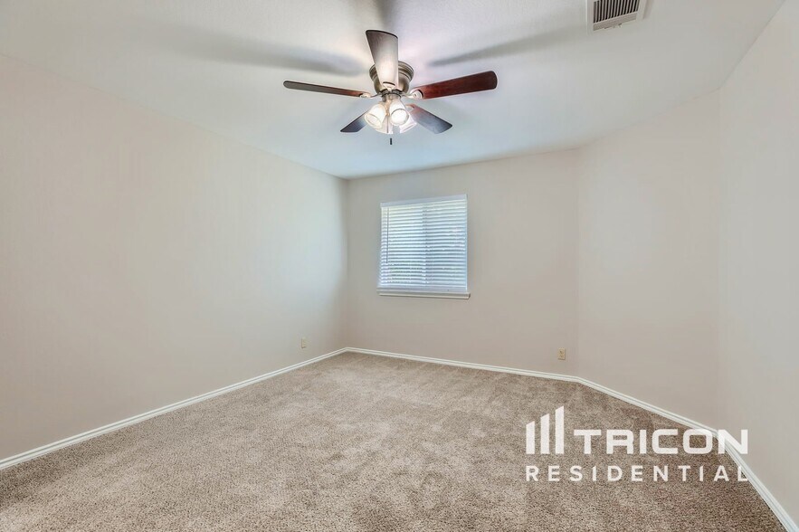 Building Photo - 213 Ridge Bluff