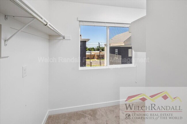 Building Photo - 82 E Weekes Wy