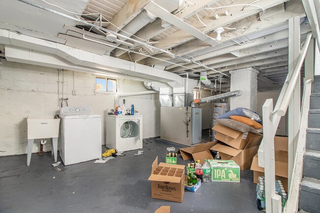 Building Photo - 927 S Division St