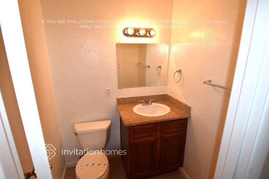 Building Photo - 8233 W Indianola Ave