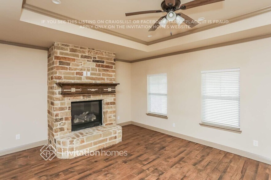 Building Photo - 405 E Aimee St