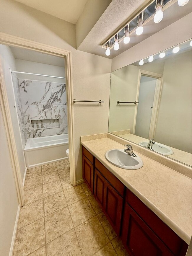 Building Photo - 840 S 400 E