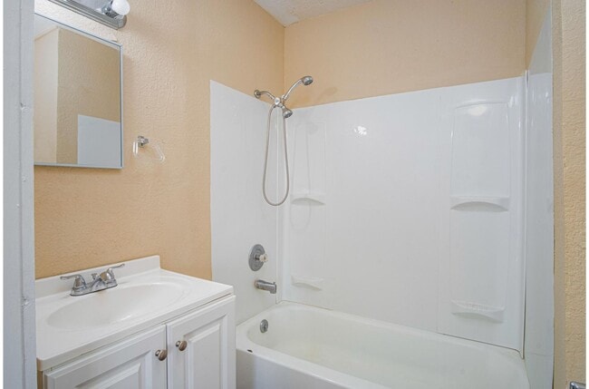 Building Photo - Great Home Near AT&T Center and Downtown!