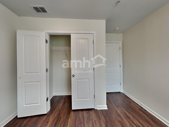 Building Photo - 108 Windyhill St