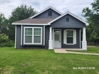 Building Photo - 3 bedroom / 2 bath in 77630. Immediate mov...